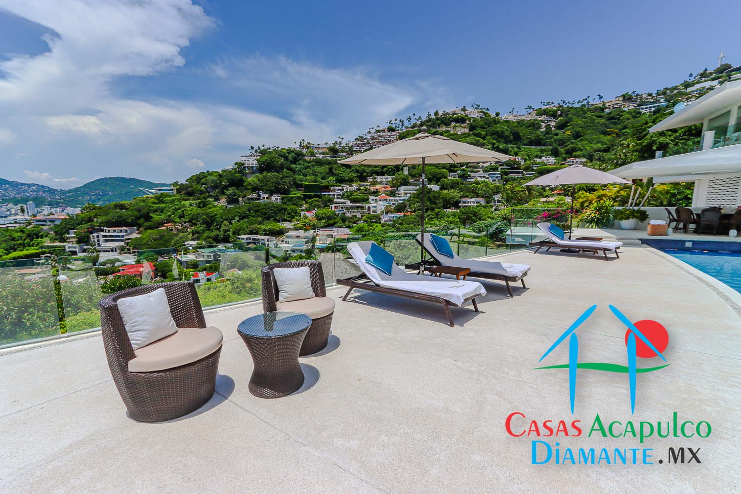 Villa Melgar - Terraza con alberca y asoleadero 5